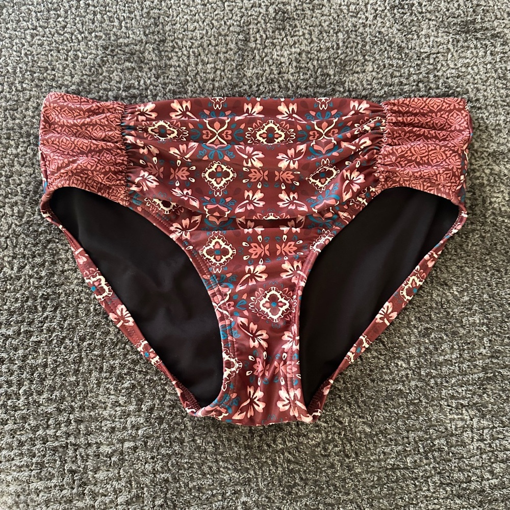 Bikini - Picture 3 of 8